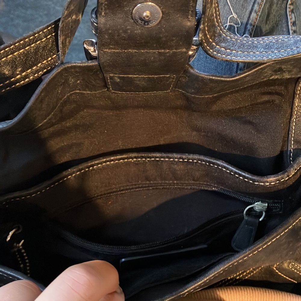 Coach bag! - Picture 3 of 7